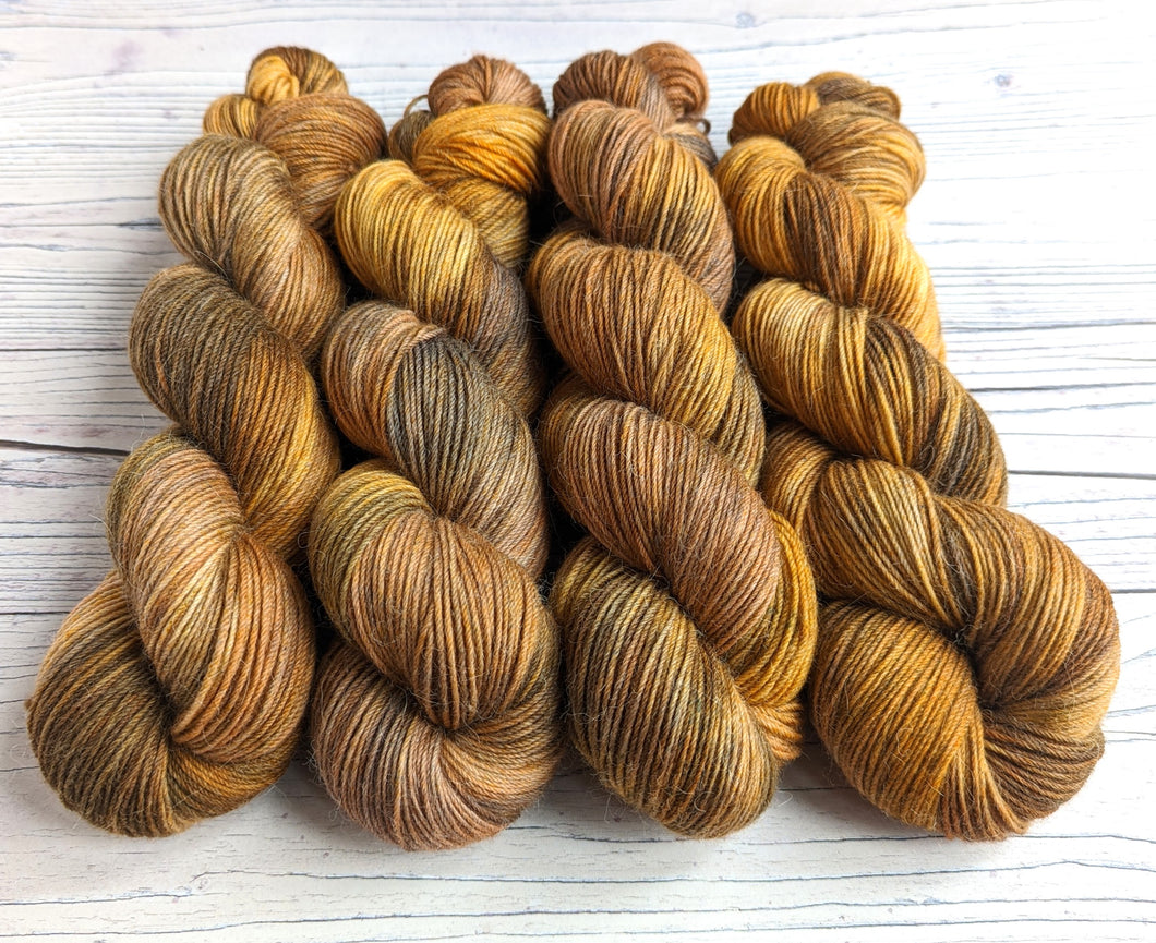 Duir (Oak) on a choice of yarn bases.