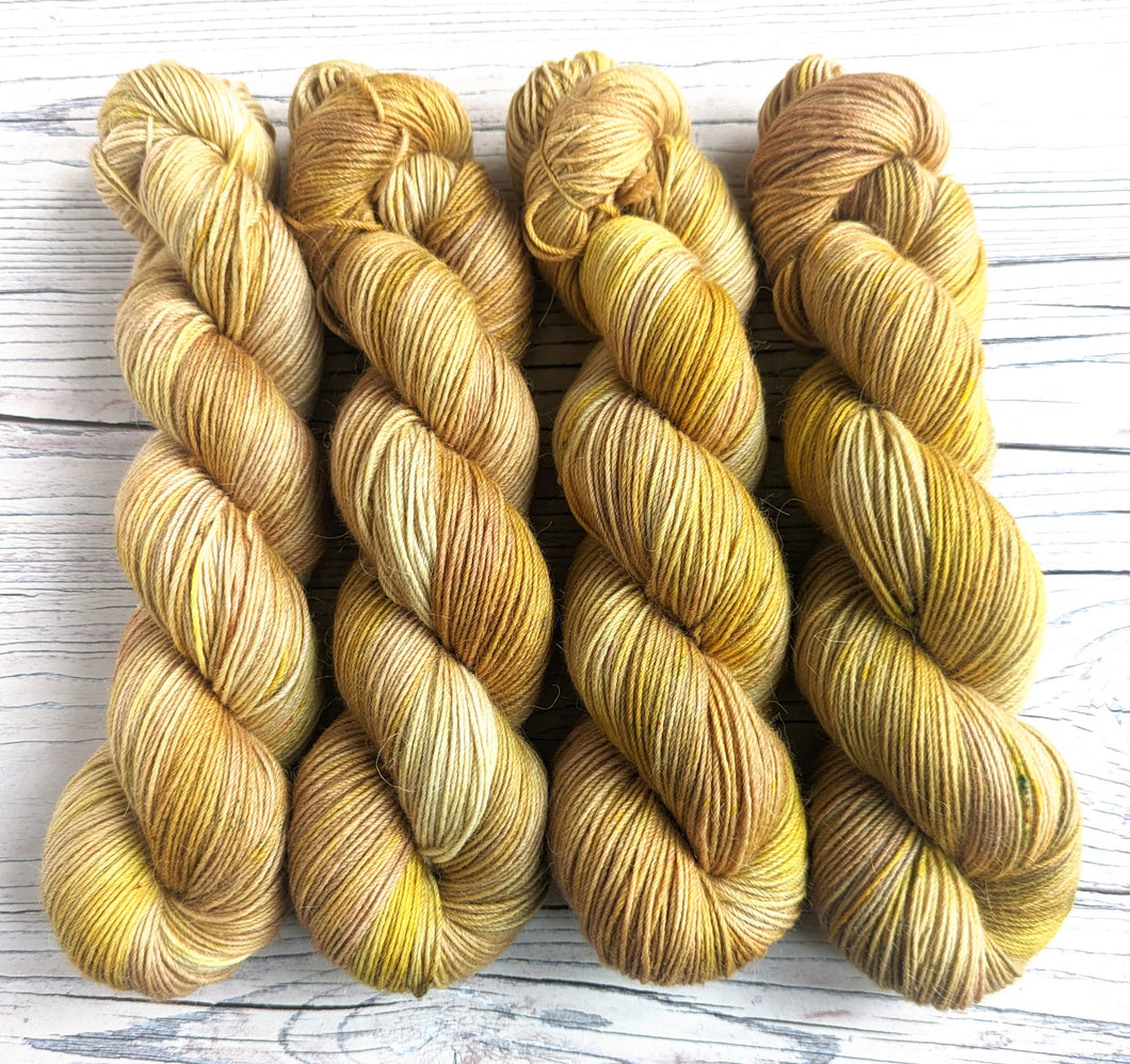 Ngetal (Reed) on a choice of yarn bases.